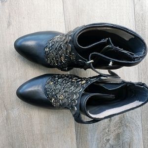 DKNY Sylvana runway booties